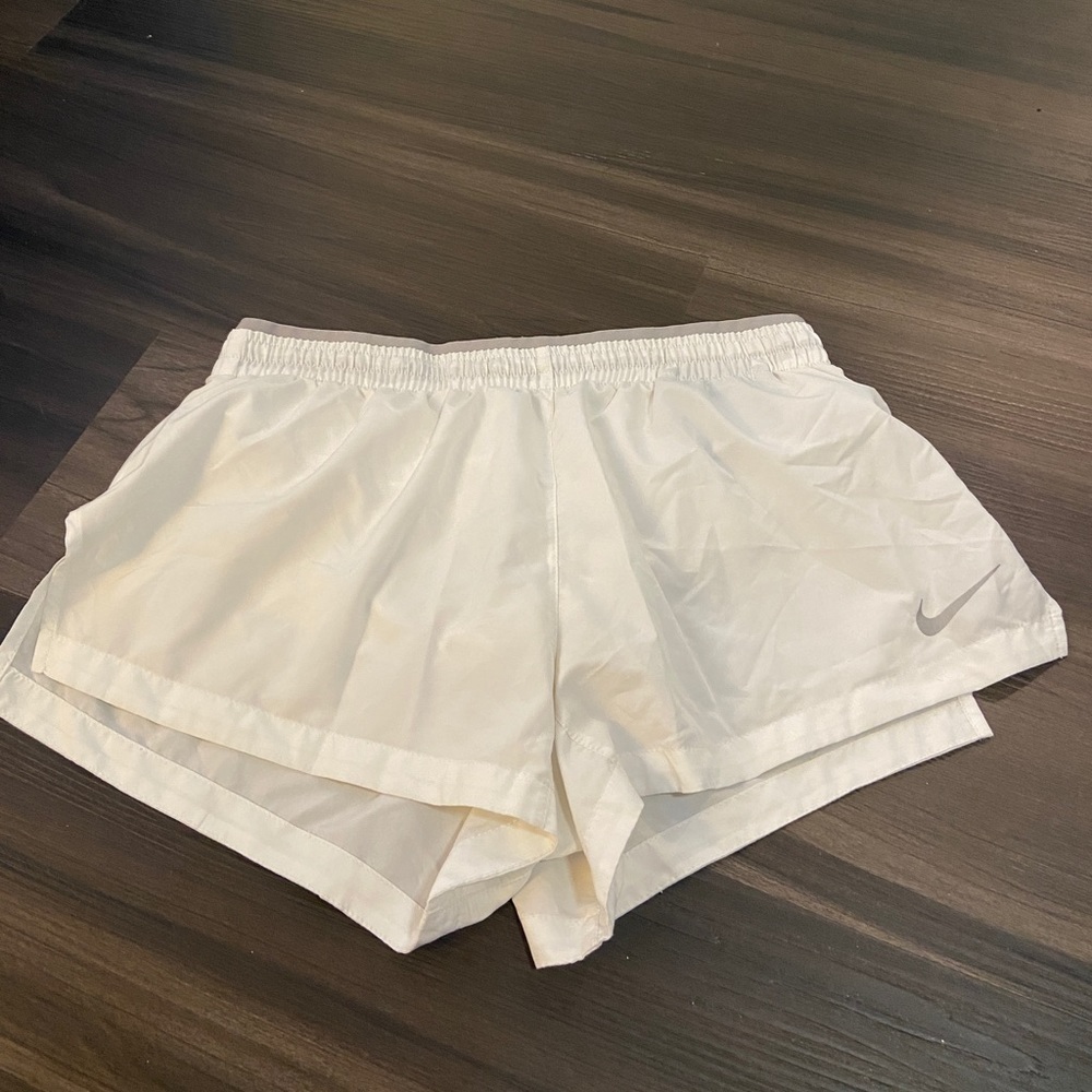White nike shorts